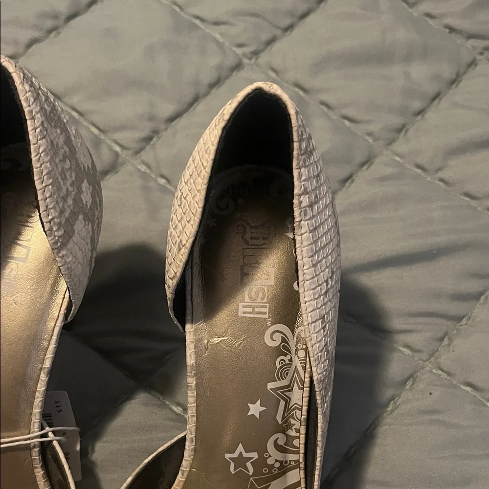 Chic Textured Women's Heels - Picture 6 of 8